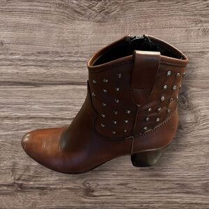 Sesto Meucci Women’s Italian Brown Leather Studded Ankle Boots Heel Size 7 1/2N